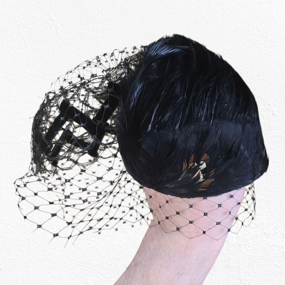 1940s Vintage Black Feather Fascinator Hat Veil Elegant Mid-Century Millinery - Picture 3 of 7